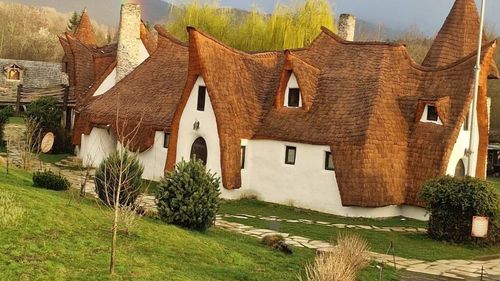 Castelul de Lut Valea Zânelor: Vizitatorii vor plăti 50 de lei și vor primi un voucher pe care îl vor putea folosi la terasă pentru mâncare