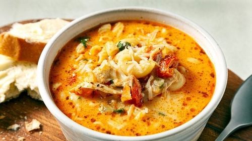 Cum prepari supa toscană de pui/Este o supă rustică, făcută din resturi de pui, paste și spanac