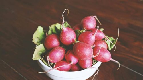 Legumicultoare din Dâmbovița: „Dăm ridichile la ucraineni, care ne dau pe ele un preț dublu”