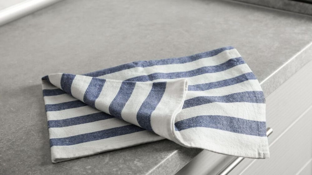 Cât de des ar trebui să speli prosoapele de bucătărie / Experții menționează și cum să faci asta cât mai eficient