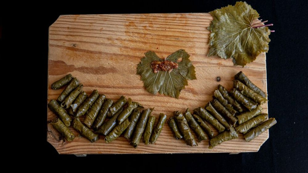 Motivul pentru care ar trebui să incluzi frunzele de viță de vie în alimentația ta / Nutriționiștii spun că sunt bogate în antioxidanți, au proprietăți antiinflamatorii, reglează glicemia și au puține calorii