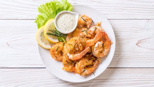 Creveți la air fryer. O cină ușoară, savuroasă și foarte ușor de făcut, serviți cu orez simplu și salată verde