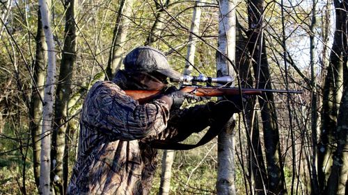 Suedia restricţionează accesul la arme semiautomate pentru vânătoare