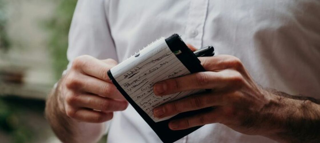 „Ăsta mă enervează, arde ouăle și scuipă în ele” / Mesajul scris de un chelner pe bonul de comandă la un restaurant a ajuns direct pe masa clientului