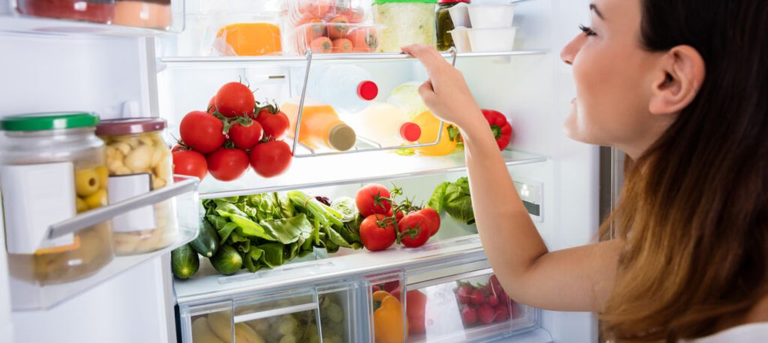 De ce frigiderul tău nu răcește toate alimentele la fel. Unde ar trebui să ții carnea, ouăle, laptele și legumele