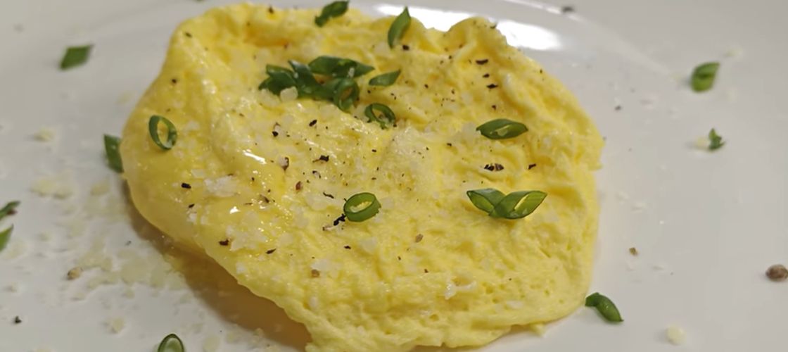 Omleta de 1 minut a lui José Andrés a devenit virală: rețeta cu doar 3 ingrediente care iese surprinzător de pufoasă