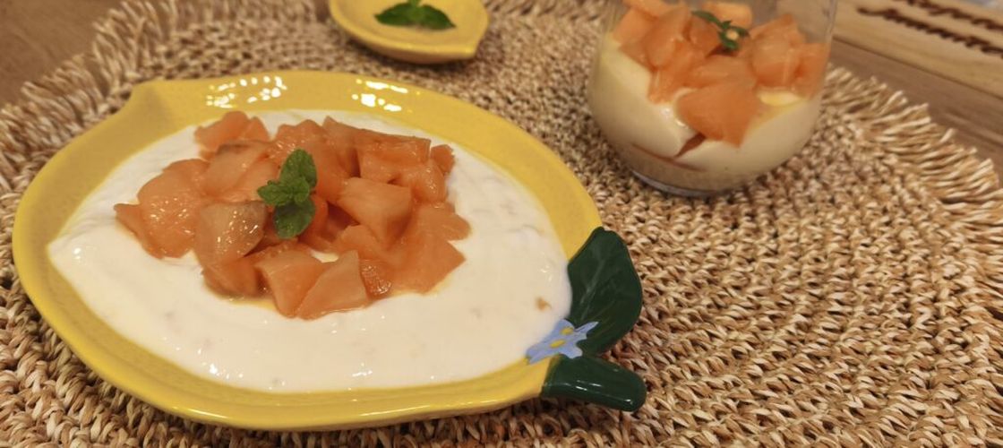 GALERIE FOTO | Desert la pahar cu piersici caramelizate. Trei variante, cu creme cu conținut redus de zahăr și extrem de răcoritoare