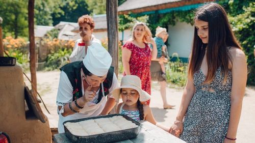 Muzeul ASTRA din Sibiu vrea să atragă turiștii prin mâncare / 800.000 de lei pentru cinci bucătării tradiționale funcționale