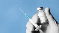Ce să mănânci și să bei înainte de vaccinul antigripal, ca să nu ți se facă rău / O gustare și mai multă apă te pot ajuta să te simți mai bine după injecție