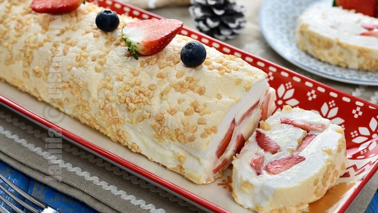 Ceva dulce | Prăjitura Pavlova, pe cât de grozavă, pe atât de ușor de făcut / După cât e de bună, ai crede că e o întreagă inginerie să o prepari