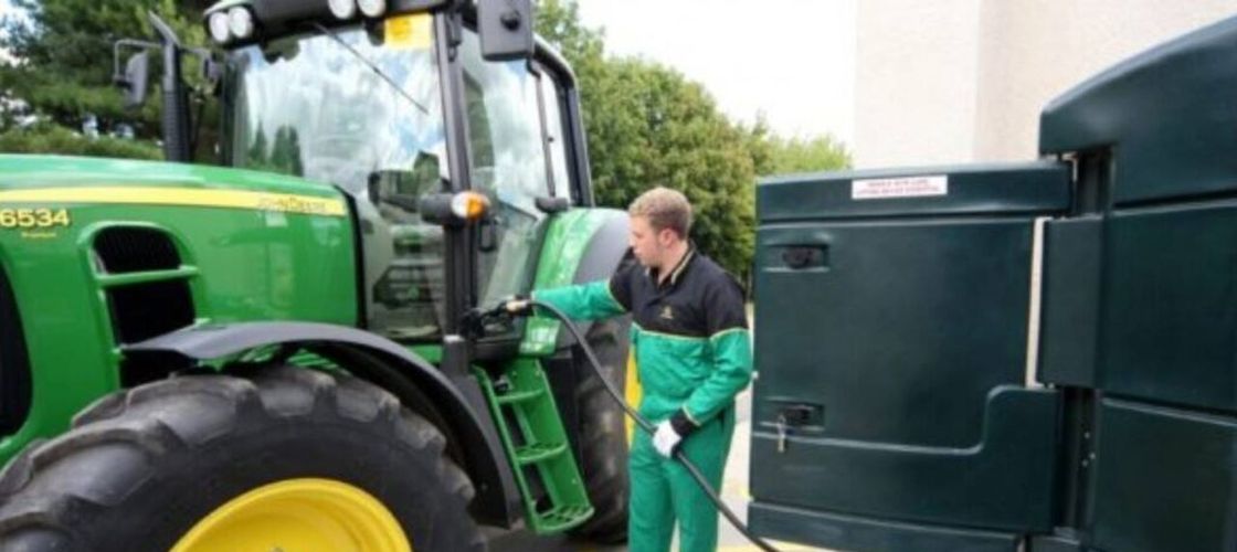 Scumpirea carburanților îi lovește pe fermieri în plină campanie agricolă / În zootehnie, prețul mai mare al carburanților duce la creșterea costurilor pentru furaje