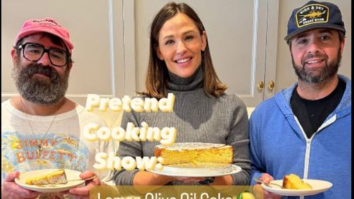 VIDEO | Vrei un tort pufos și ușor, perfect pentru primăvară? Alege tortul cu lămâie și ulei de măsline în loc de unt, după rețeta unei actrițe celebre