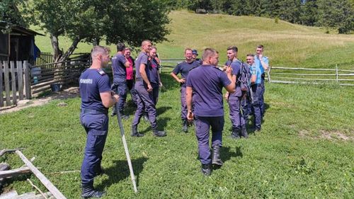 Suceava: Misiune umanitară în sprijinul ciobanilor de la stânele de pe versantul Dârmoxa, izolaţi după viiturile din iulie