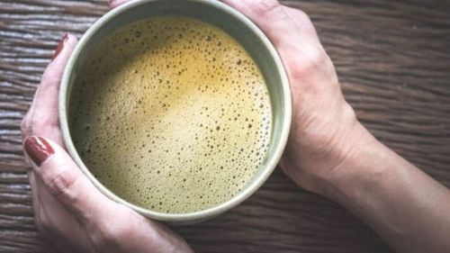 Ceaiul matcha începe să aibă un rival în rândul pasionaților. Vine din urmă hojicha, ceaiul japonez prăjit, de la Kyoto, care place tuturor la gust și are conținut foarte slab de teină