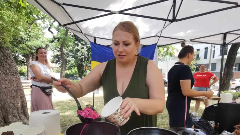 Borș cu gheață după o rețetă tradițională din Ucraina: Supa răcoritoare de vară pe bază de sfeclă, servită rece