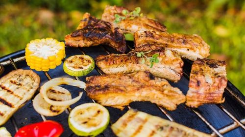 Cum prepari cea mai bună friptură la grătar / Presară acest mix de ingrediente pentru o aromă bogată și savuroasă