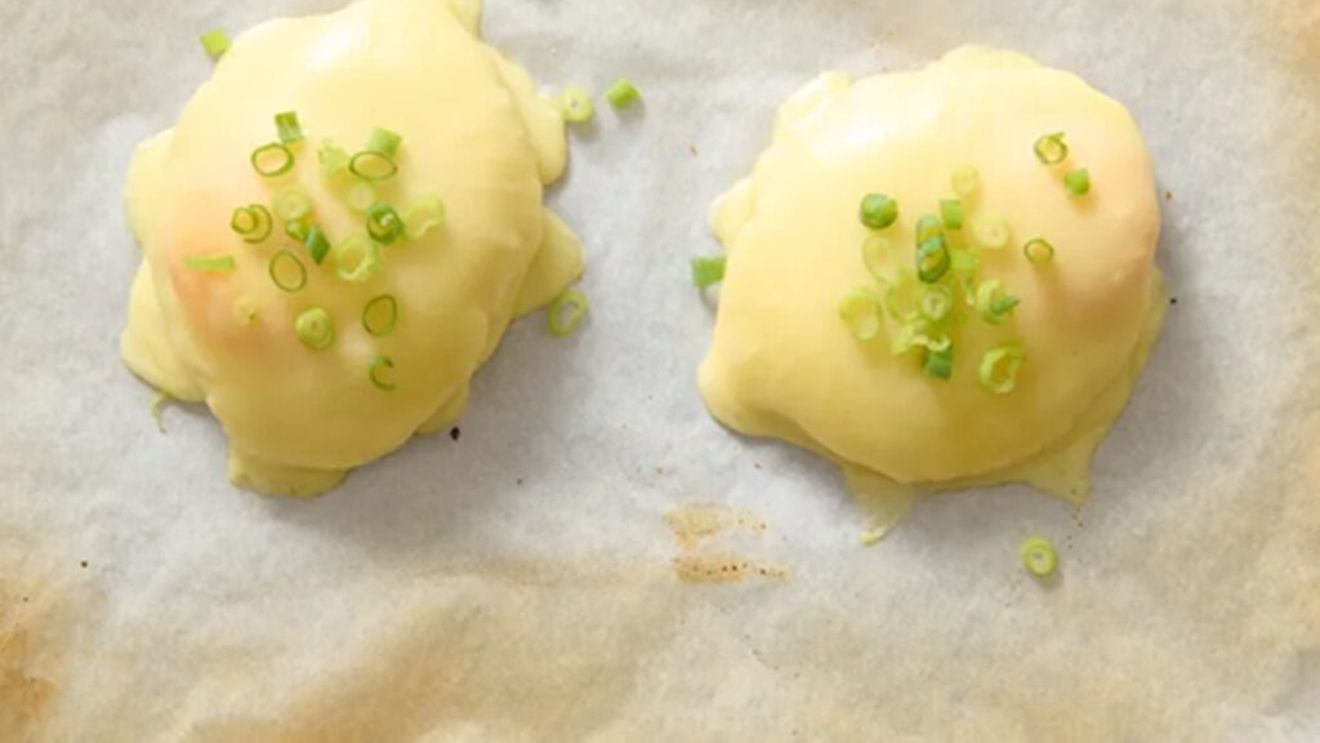 Chifle picante cu ou și brânză / Un mic dejun sățios și gustos, pentru cei cărora le plac provocările