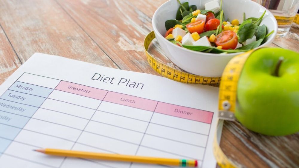 De ce mâncăm „prost”/ Nutriționistă: Ne hrănim greșit din lipsă de organizare sau de timp. Mâncatul trebuie să fie, în primul rând, planificat, o zi carne, o zi leguminoase, o zi pește. Dacă nu le cumperi, nu le mănânci