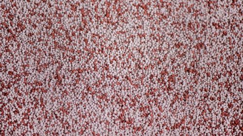 Îngrășămintele s-ar putea scumpi în 2026 din cauza noii taxe pe CO₂ aplicate importurilor/ Majorările ar putea varia între 20 și 90 de euro pe tonă, în funcție de produs / Recomandările specialiștilor