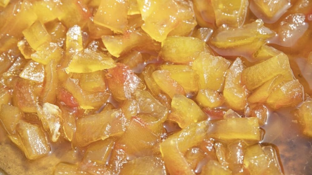 VIDEO | Rețetă antirisipă: Nimic nu se aruncă / După ce ai tăiat pepenele verde, nu trebuie să arunci cojile / Poți face din ele cea mai bună și aromată dulceață