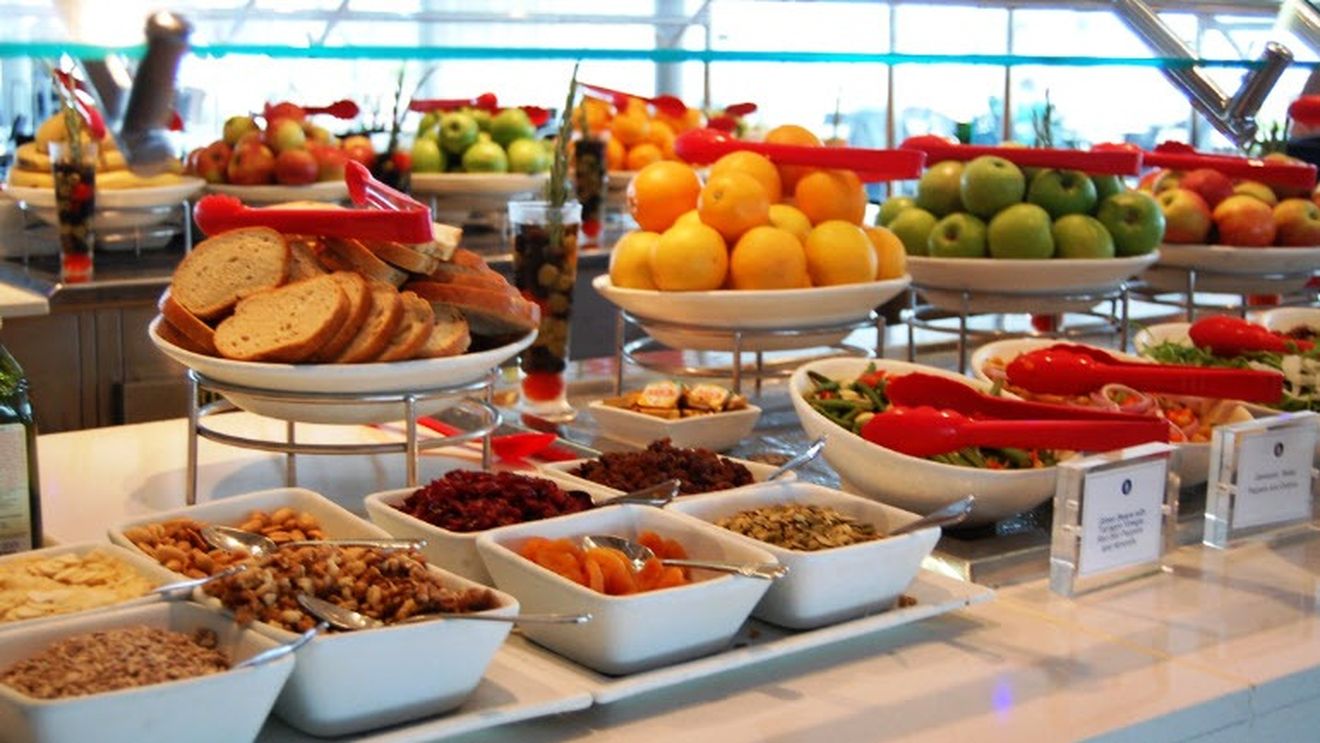 Ce poți mânca pe un vas de croazieră? Cele 8 tipuri de mâncare cel mai des întâlnite pe majoritatea navelor