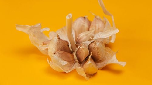 Ce se întâmplă dacă mănânci un cățel de usturoi pe zi?/Usturoiul poate reduce hipertensiunea și colesterolul, poate contribui la distrugerea celulelor canceroase și poate ține în frâu glicemia