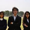 Trei adolescenți din India au inventat un praf biodegradabil care elimină microplasticele din apă fără electricitate. Au câștigat Earth Prize 2026