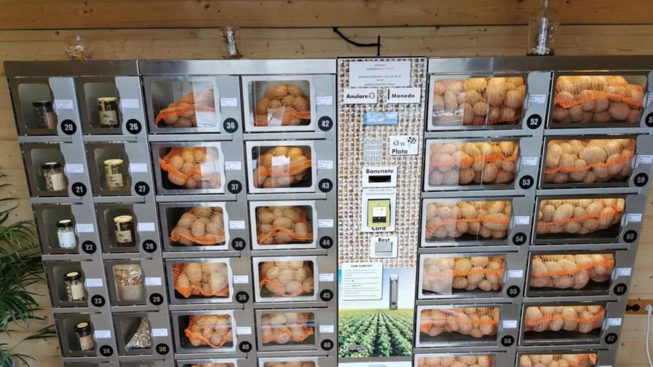 Un fermier din Bihor a deschis primul automat din România pentru vânzarea cartofilor
