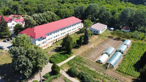 Ministerul Educaţiei a lansat apelul competitiv de proiecte ”Program de formare a cadrelor didactice din liceele cu profil agricol” / Alocarea financiară este de 600.000 de euro