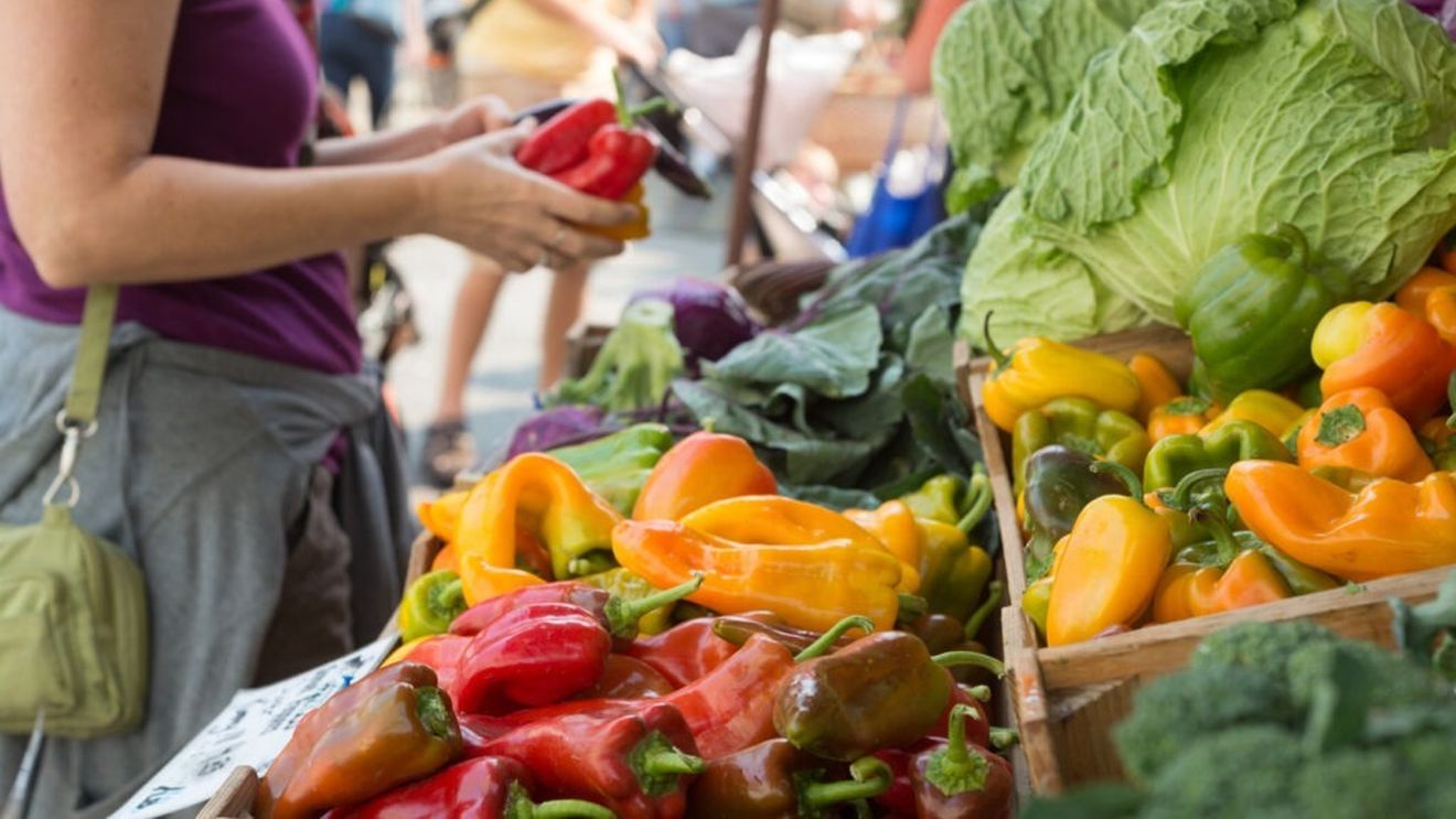 Dieta bazată preponderent pe legume, fructe și cereale integrale, campionii longevității, poate prelungi viața cu până la patru ani, estimează un studiu recent realizat de o universitate din China