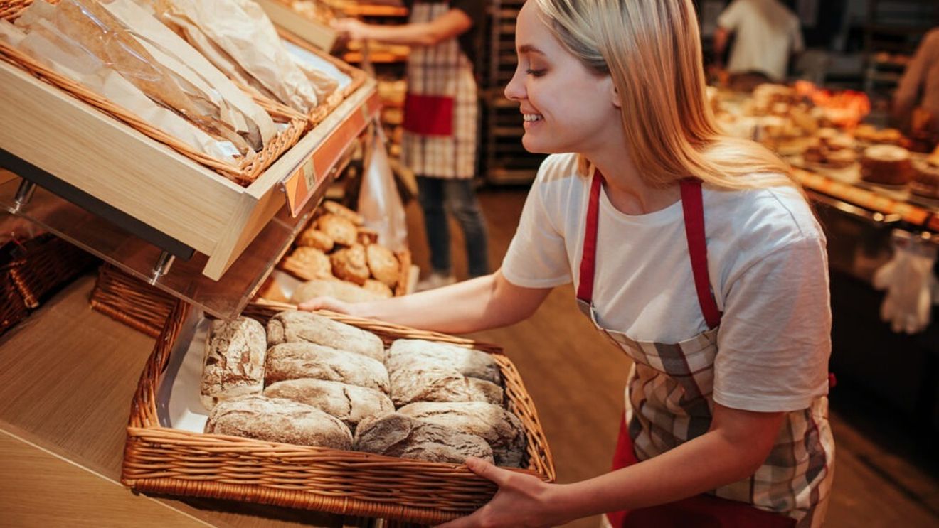 Retailul și industria alimentară, în topul domeniilor care angajează studenți și elevi pe timpul verii