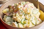 Salata japoneză de cartofi care cucerește internetul / Ingredientul care îi dă un gust complet diferit de rețeta clasică