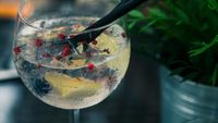 Cocktailurile care au un conținut redus de alcool sunt tot mai populare. Patru rețete răcoritoare care au sub 9% alcool / Pentru comparație, un pahar obișnuit de vin are, în general, între 11% și 14% alcool