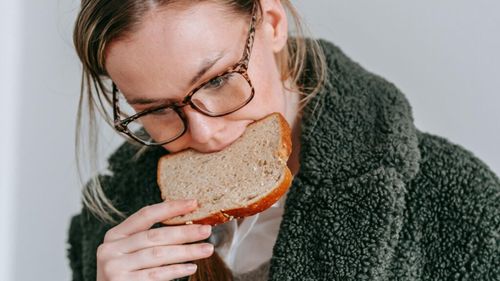 Pâinea nu trebuie exclusă din dietă / Cele mai sănătoase tipuri de pâine, potrivit unui dietetician, sunt cele din cereale integrale, cu semințe sau chiar cu banane