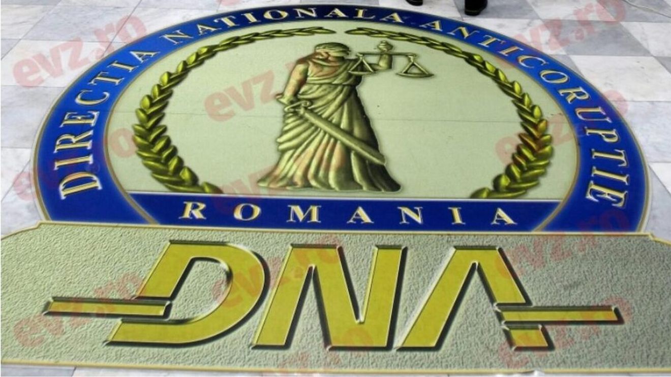 Poliţist de la IPJ Vâlcea, reţinut de DNA după ce a fost prins în flagrant delict când primea 2.000 de euro de la reprezentantul unui restaurant pentru a nu lua măsuri în urma unui control