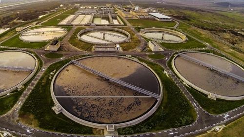 Cluj: Nămolul nepericulos rezultat din epurarea apei va fi valorificat în agricultură / În SUA, această practică este asociată cu riscuri grave pentru sănătate, inclusiv cancer și probleme de dezvoltare la copii