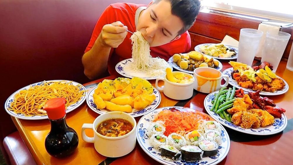 Sunt rentabile restaurantele de tip bufet deschis? Proprietar: „Dacă un client nu mănâncă mai mult de 20 de porții, afacerea rămâne profitabilă”