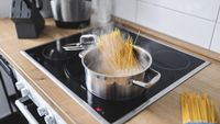 ABC în bucătărie / Trucul care te ajută să fierbi pastele folosind mai puțină energie, fără să le afecteze gustul