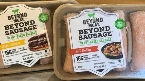 Franța nu poate interzice denumirile de „cârnați” pentru carnea pe bază de plante, afirmă instanța supremă a UE/ Cârnații și burgerii vegani au și ei drepturi, hotărăște Curtea Europeană de Justiție