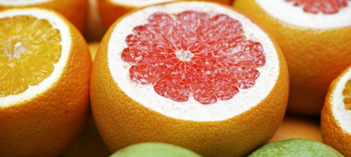 Dieta cu grepfrut, obsesia anilor ’80 care promitea mai puțin de 5 kilograme în 10 zile. Motivul pentru care nutriționiștii spun că este una dintre cele mai proaste cure de slăbire