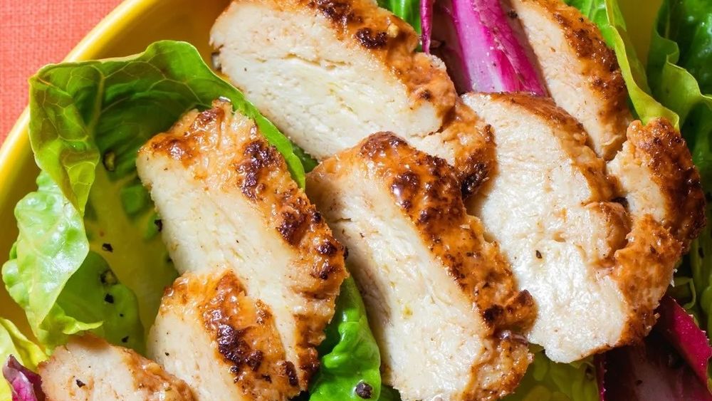 Idee de cină rapidă și gustoasă: Pui crocant cu legume la friteuza cu aer cald / Poate fi preparată și la cuptorul clasic și e perfectă de pus la pachet, la birou