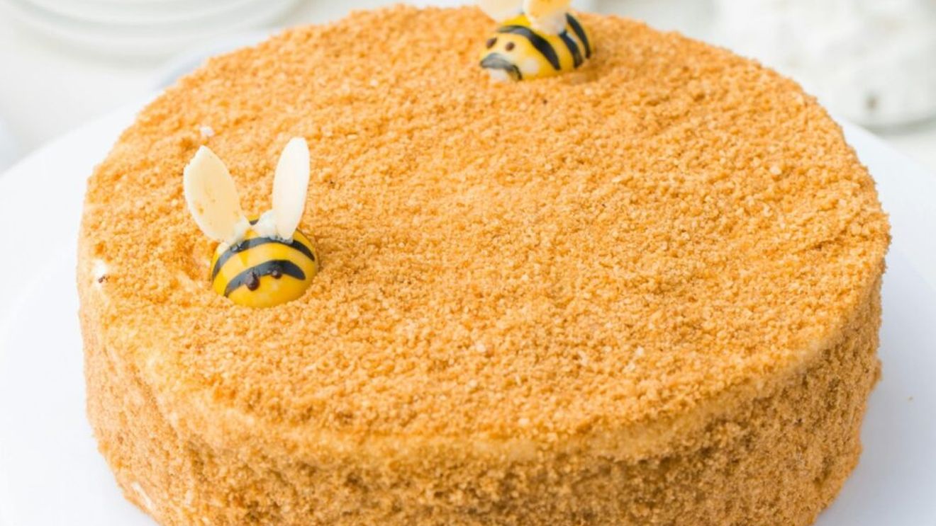 Prăjitura cu fulgi de ovăz, fără zahăr, poate fi un desert, sau chiar un mic dejun gustos și sănătos