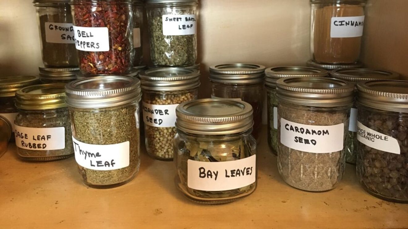 Cum să creezi amestecuri de condimente ca un profesionist / Reguli de bază, pași practici și inspirație pentru bucătăria ta / Bonus, două rețete de amestecuri de condimente din bucătăria internațională