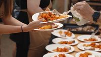 Gulașul legendar de la Gărâna, căutat după ani de festivaluri de jazz / Rețetele vechi, reinventate cu ingrediente locale în Banatul de Munte