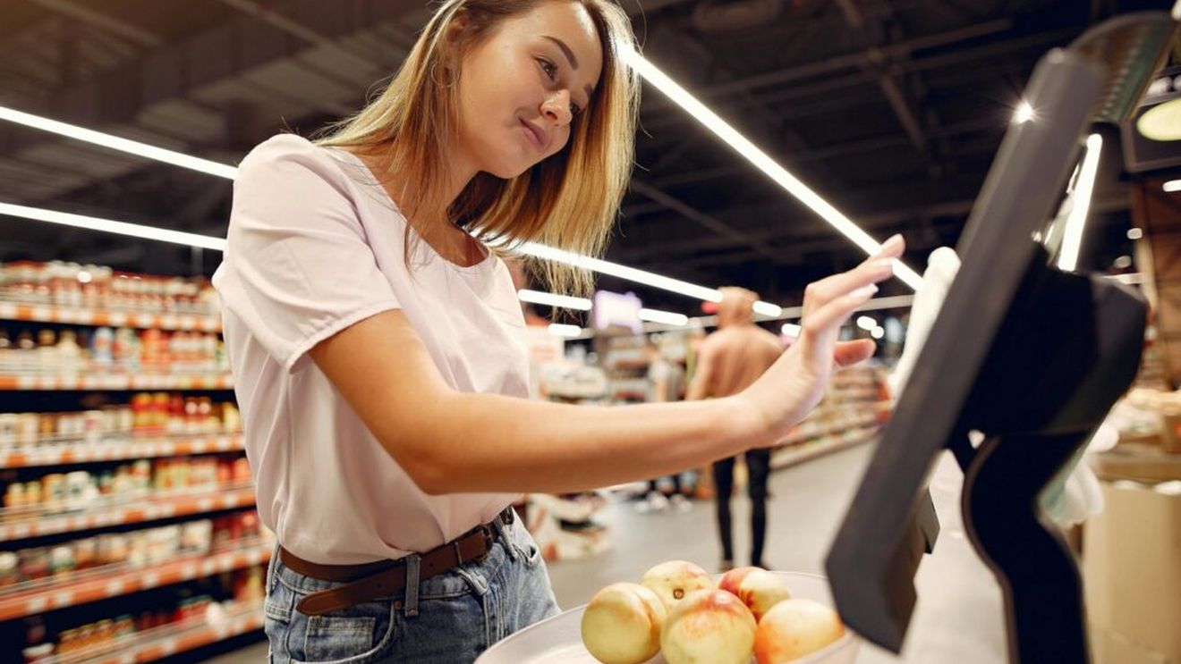 Sunt student, ce mănânc? „De când sunt studentă nu mai am preferințe la mâncare!” / Cosmina încearcă să cheltuiască cât mai puțini bani, preferă plata cu cardul și nu respectă mesele principale