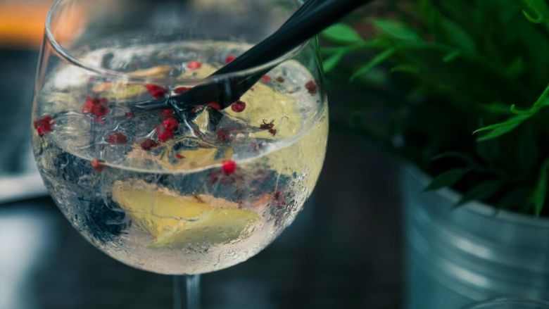 Cocktailurile care au un conținut redus de alcool sunt tot mai populare. Patru rețete răcoritoare care au sub 9% alcool / Pentru comparație, un pahar obișnuit de vin are, în general, între 11% și 14% alcool