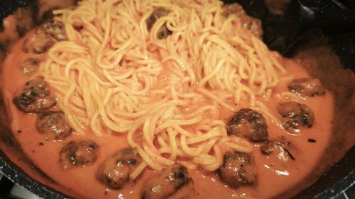 FOTO | Rețetele Juanitei | Paste cu chifteluțe din carne de cârnați/ Soluția eficientă când vrei chiftele, dar te grăbești