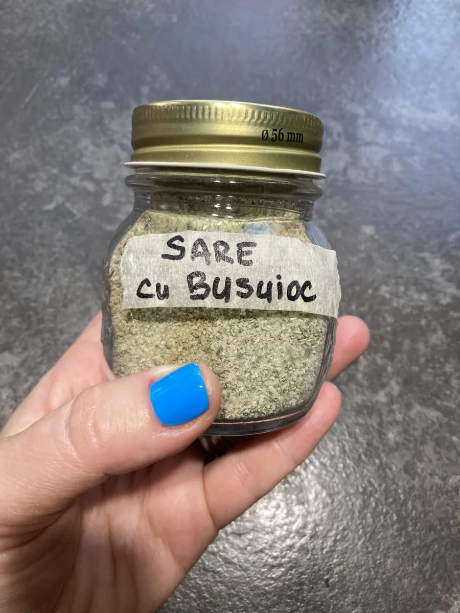 Busuiocul cu sarea in borcan