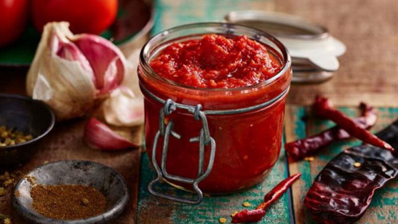 Cremă de ardei iuți la borcan cum se prepară în Calabria, patria ardeiului iute. Extrem de simplu și ușor de făcut și foarte binevenită iarna în cămară