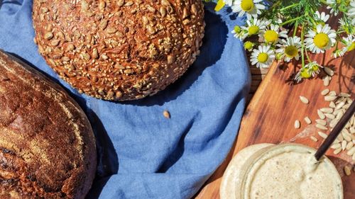 ABC în bucătărie. Știai că poți prepara maia fără drojdie de bere folosind, în schimb, strugurii, mai ales acum când se culeg viile?